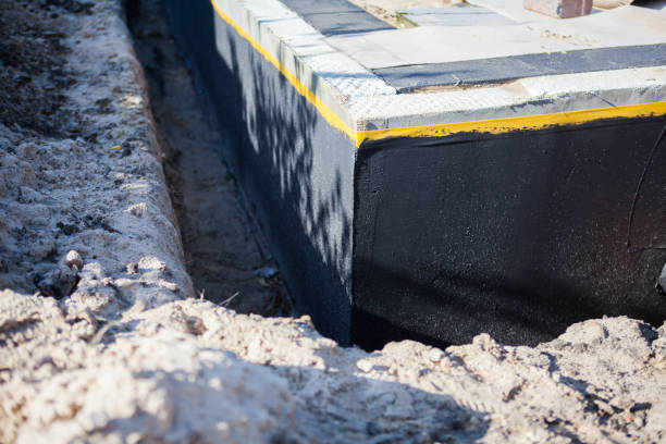 Professional Vapor Barrier Installation technician working in Lewistown, IL